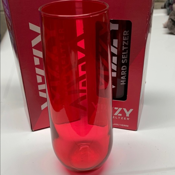 Vizzy Hard Seltzer Red Party Drink Flute NWT - Picture 6 of 7